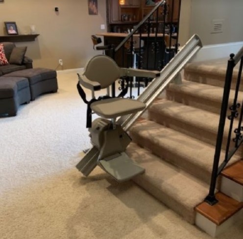 Bruno Elan rental stair lift at bottom landing of staircase in home in Indianapolis