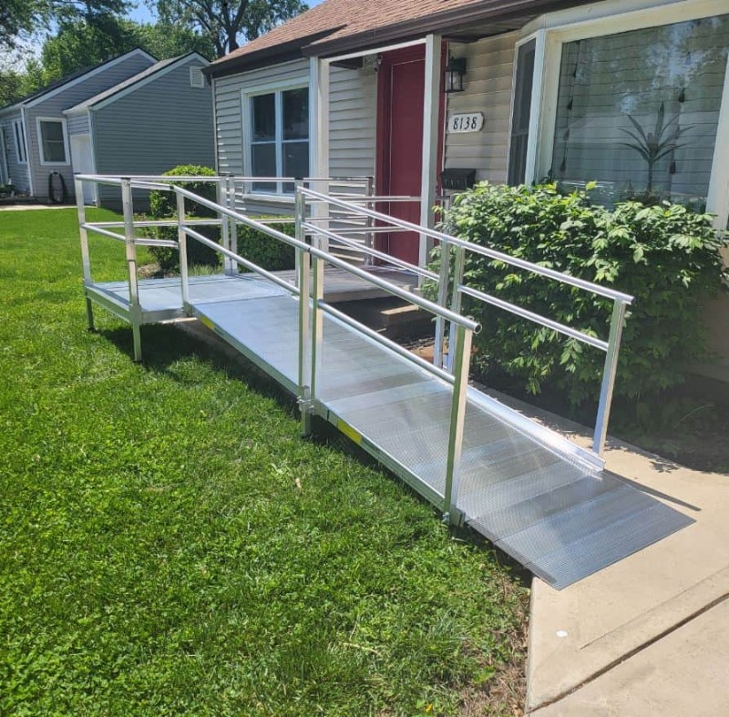 aluminum-wheelchair-ramp-installed-by-Lifeway-Mobility-Kansas-City-for-safe-access-to-front-entrance.jpg